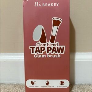 Glam Blend Tap Paw Brush - Pink